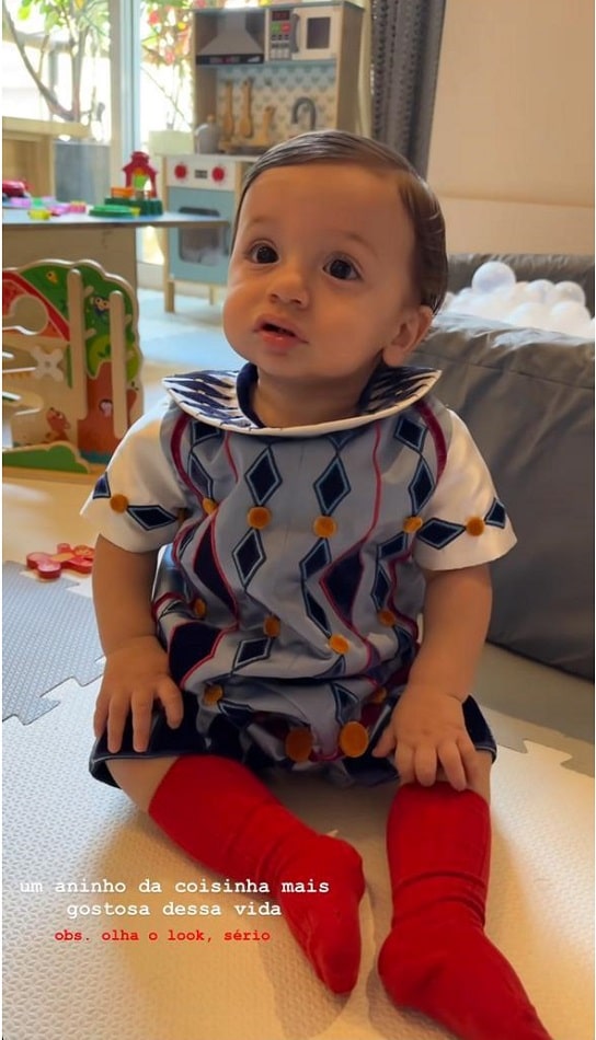 Luca, bebê de Claudia Raia e Jarbas Homem de Mello, vestido de palhacinho para o aniversário