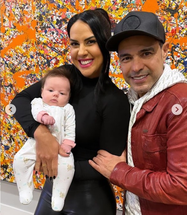 Graciele Lacerda e Zezé Di Camargo conhecendo a bebê Sarah
