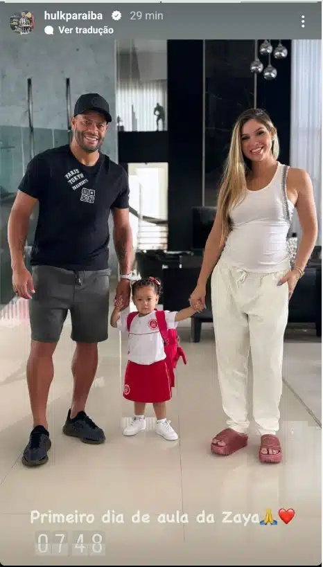 Hulk Paraíba e Camila Ângelo posam com a filha no primeiro dia de aula dela e encantam 