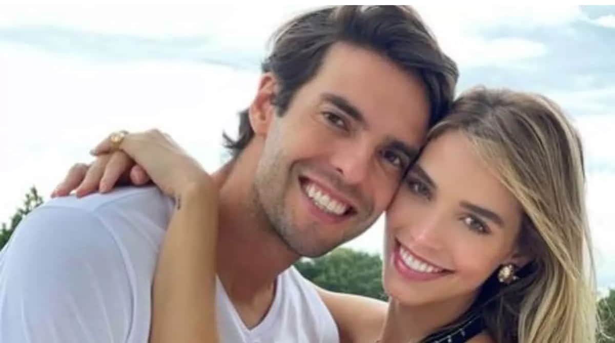Kaká e Carol celebram 1 ano da bebê com bolinho simples na mansão