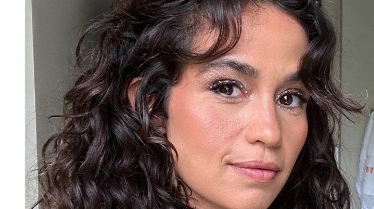 Nanda Costa mostra suas gêmeas no Carnaval