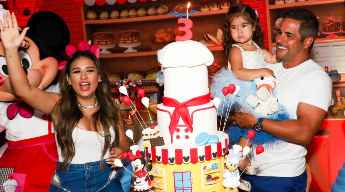 Simone mostra as lembrancinhas do aniversário da Zaya e impressiona