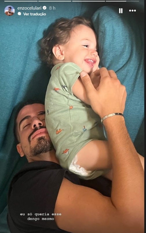Enzo Celulari se diverte com seu irmão bebê