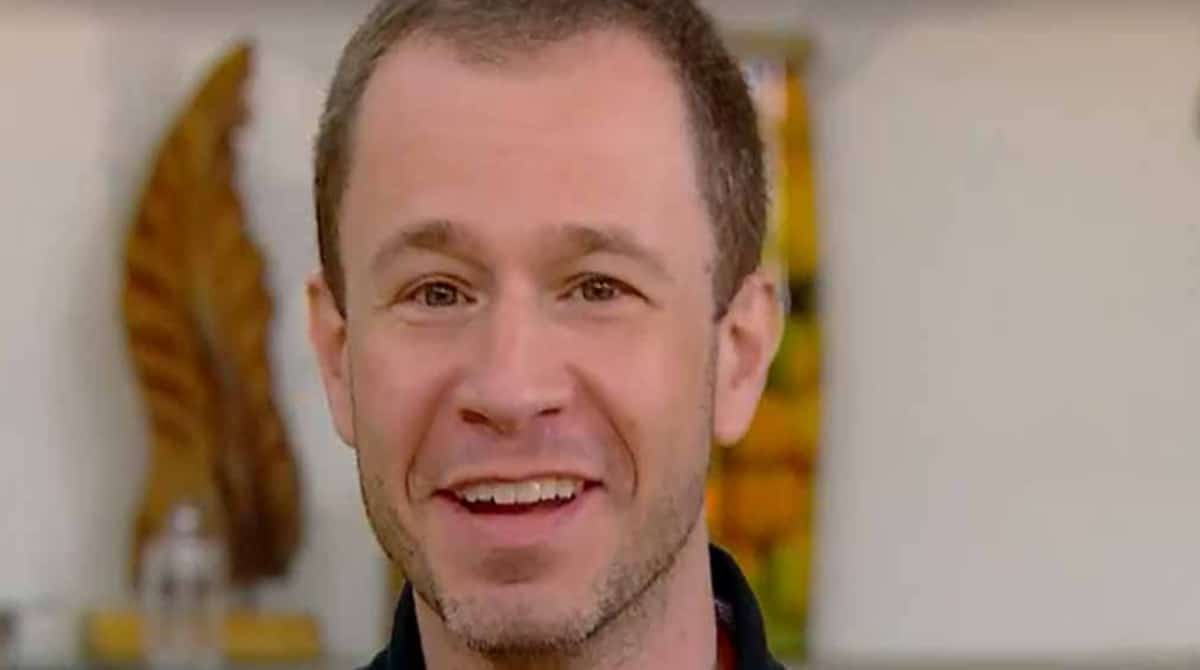 Filha de Tiago Leifert surge usando fantasia de bruxinha e encanta