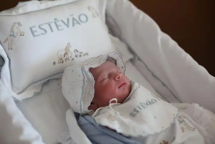 O pequeno Estevão é o sexto filho de Juliano Cazarré