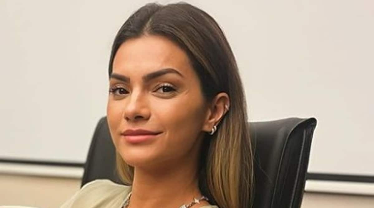 Kelly Key mostra seu filho na casa de praia