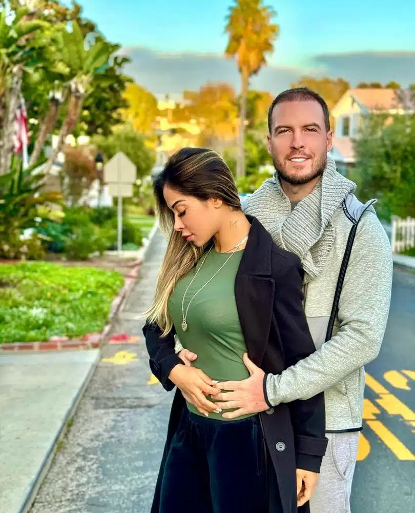 Maíra Cardi e Thiago Nigro posam em viagem aos EUA e levantam suspeitas de gravidez 
