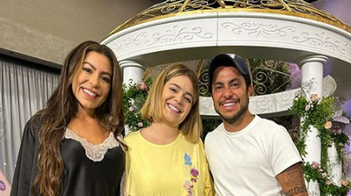 Andressa Ferreira surge com seu filho com Thammy Miranda na festa de 1 no de seu bebê e impressiona