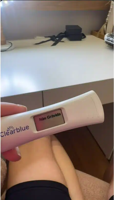 Bárbara Evans exibe teste de gravidez após 4 meses do nascimento dos seus filhos gêmeos e surpreende 