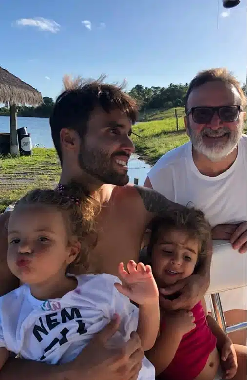 Daniel Cady e suas filhas gêmeas com Ivete Sangalo