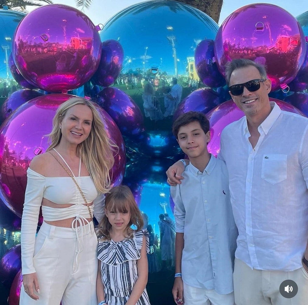 Eliana com o marido e os filhos em Miami, nos EUA