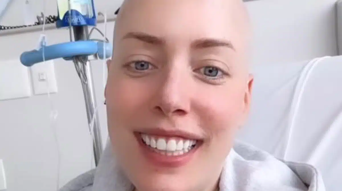 Fabiana Justus surge com o marido e os filhos, após o transpante