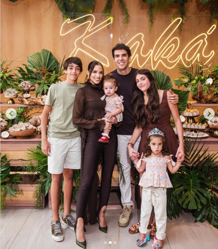 Kaká com sua família no seu aniversário