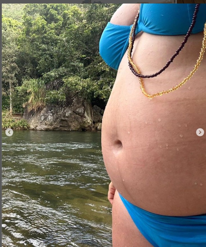 Leandra Leal mostra sua primeira gravidez durante banho de rio