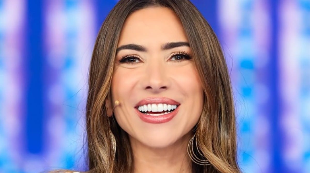 Patrícia Abravanel posou com filhos e sobrinhos na praia