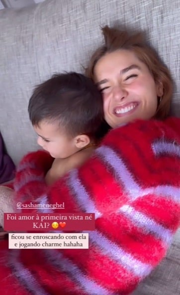 Sasha posa com o filho de Camila Coelho