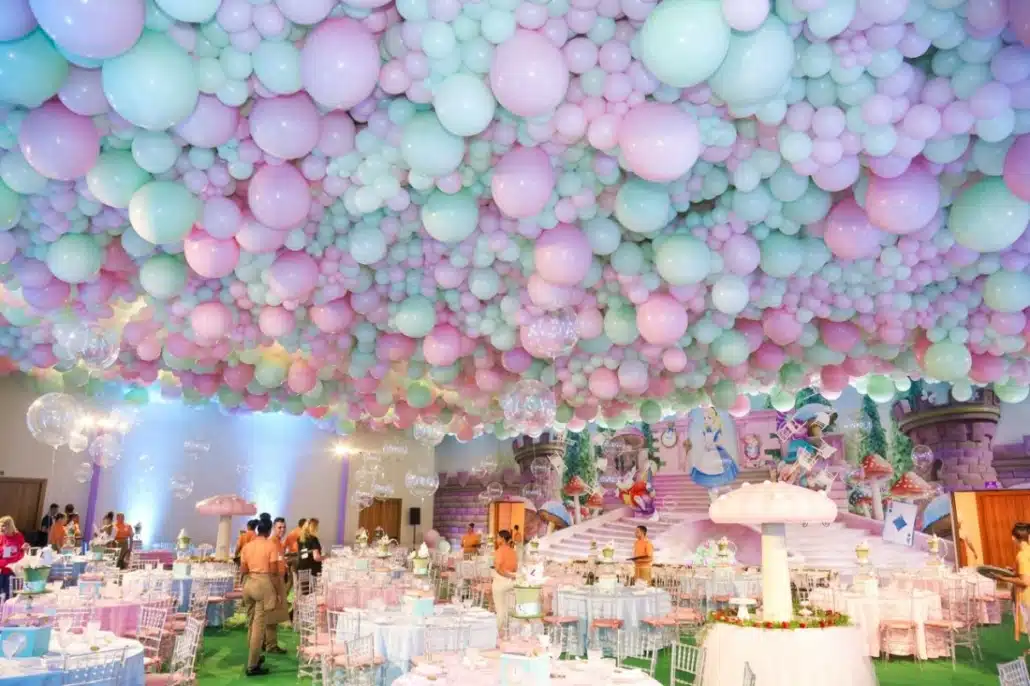 Viih Tube e Eliezer revelaram que mais de 600 balões serão usados nos três dias de evento