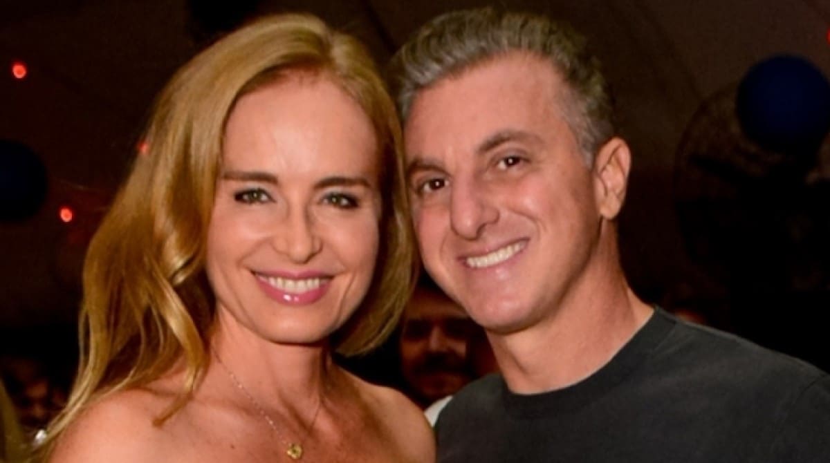 Angélica e Luciano Huck mostram a caçula vestida de dama de honra