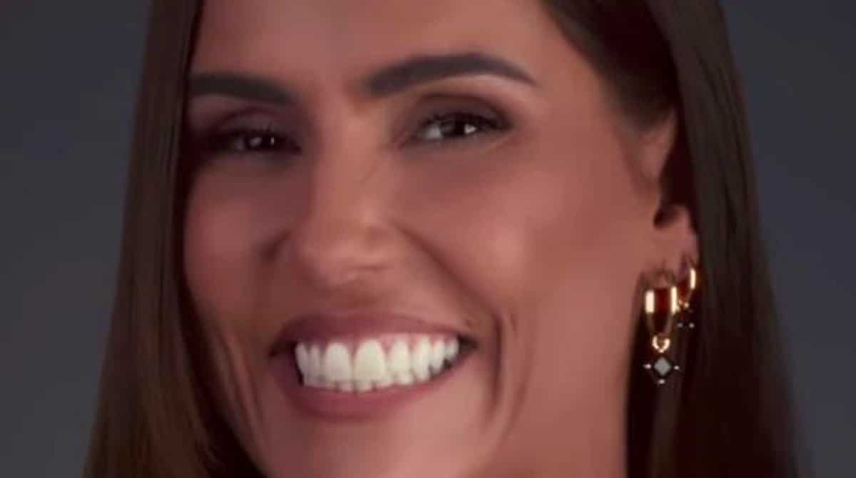 Deborah Secco posa com a filha na Europa e se declara ao ex