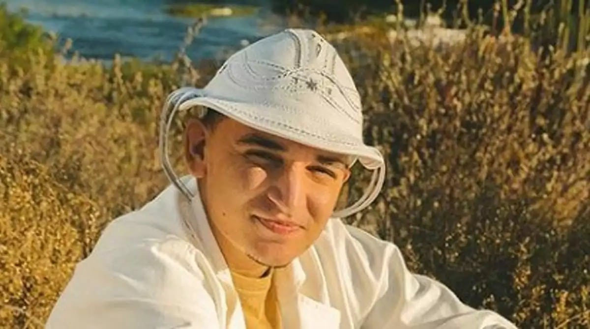 Ary Mirelle posa com seu filho com João Gomes e celebra
