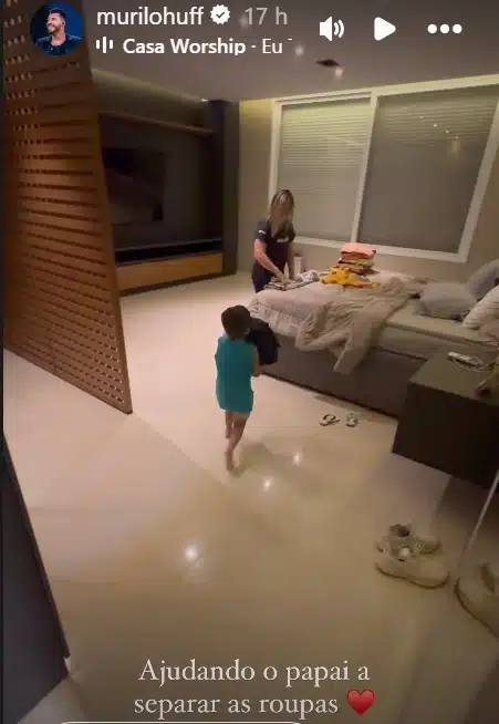 Filho de Marília Mendonça auxiliando a doar roupas
