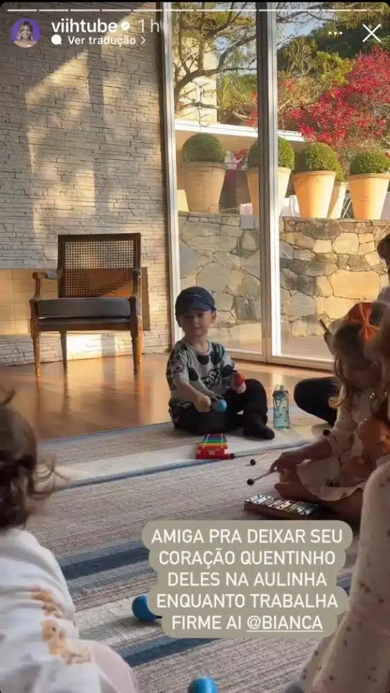 Cris e Lua, filhos de Bianca Andrade e Viih Tube, fazendo aula juntos