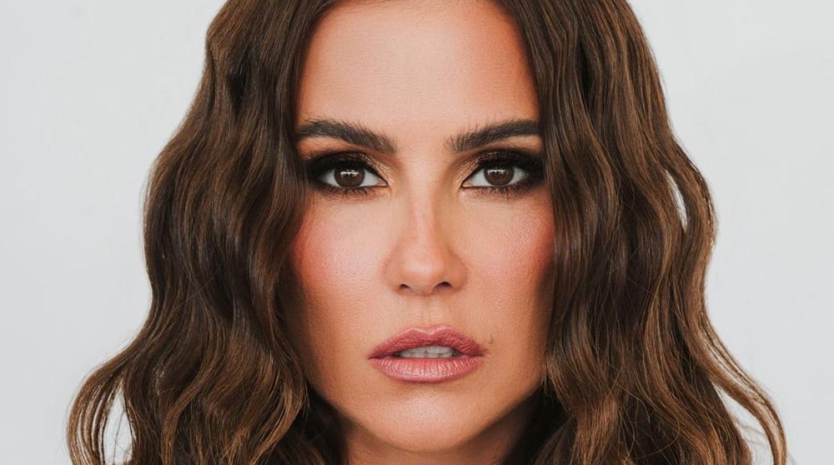 Deborah Secco mostra viagem com a filha e dá recado