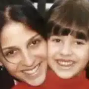 Mãe de Isabella Nardoni posou com seus outros filhos e encantou