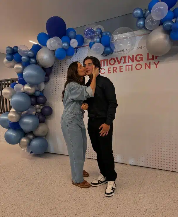 Ivete junto do filho Marcelo Sangalo na escola do menino