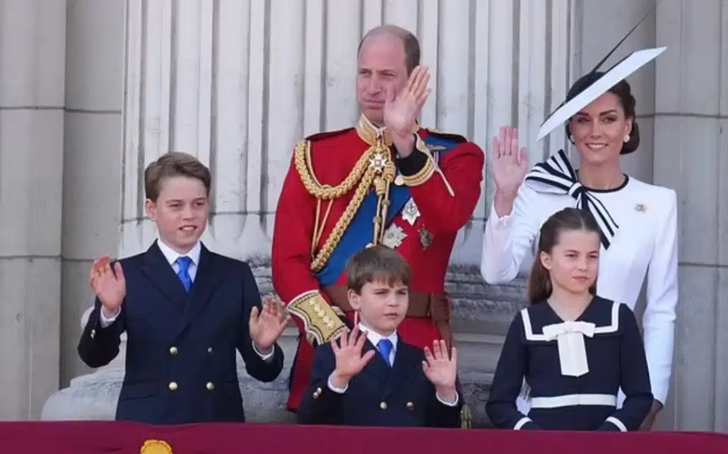 Princesa Charlotte reapareceu junto com a família