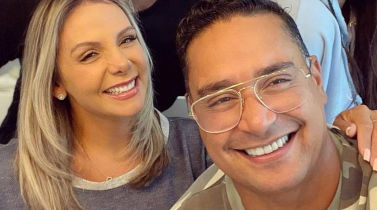 Carla Perez posa com sua enteada e mostra seus filhos