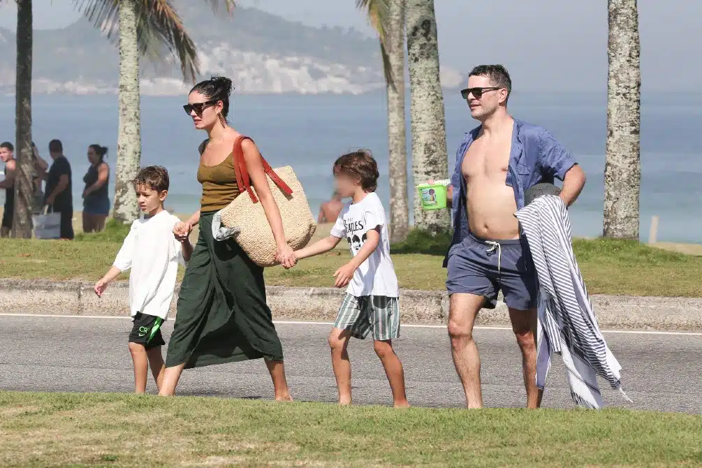 Daniel de Oliveira e Sophie Charlotte com o filho