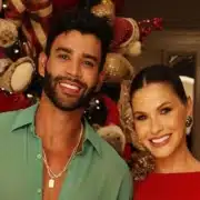 Filho de Gusttavo Lima e Andressa Suita surge com novo bebê da família nos braços e encanta