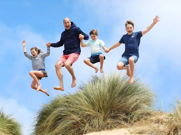 Foto do príncipe William com os filhos feita por Kate Middleton