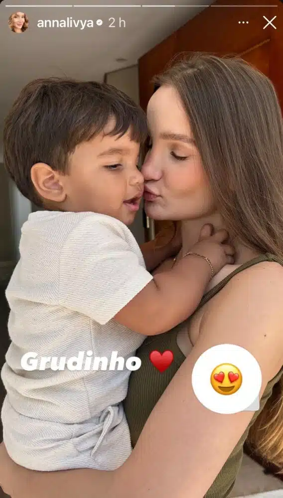 Anna Livya Padilha com seu bebê de 1 ano