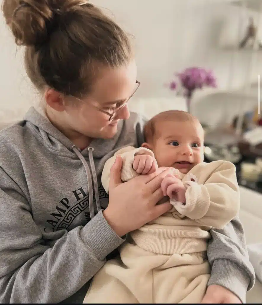 Fernanda Paes Leme exibe encontro de sua bebê com a filha de Fê Rodrigues