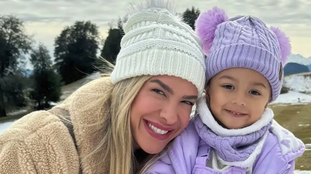 Lorena Improta faz festa para sua filha na casa nos EUA