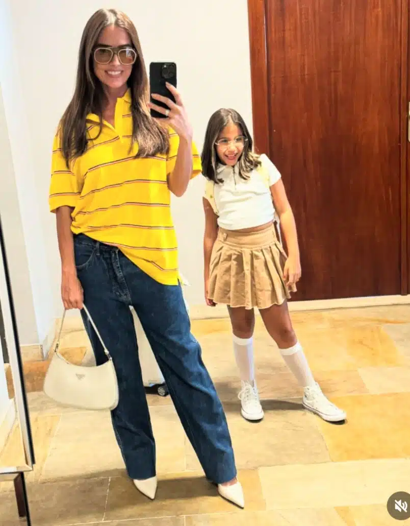 Deborah Secco e sua filha posam junta