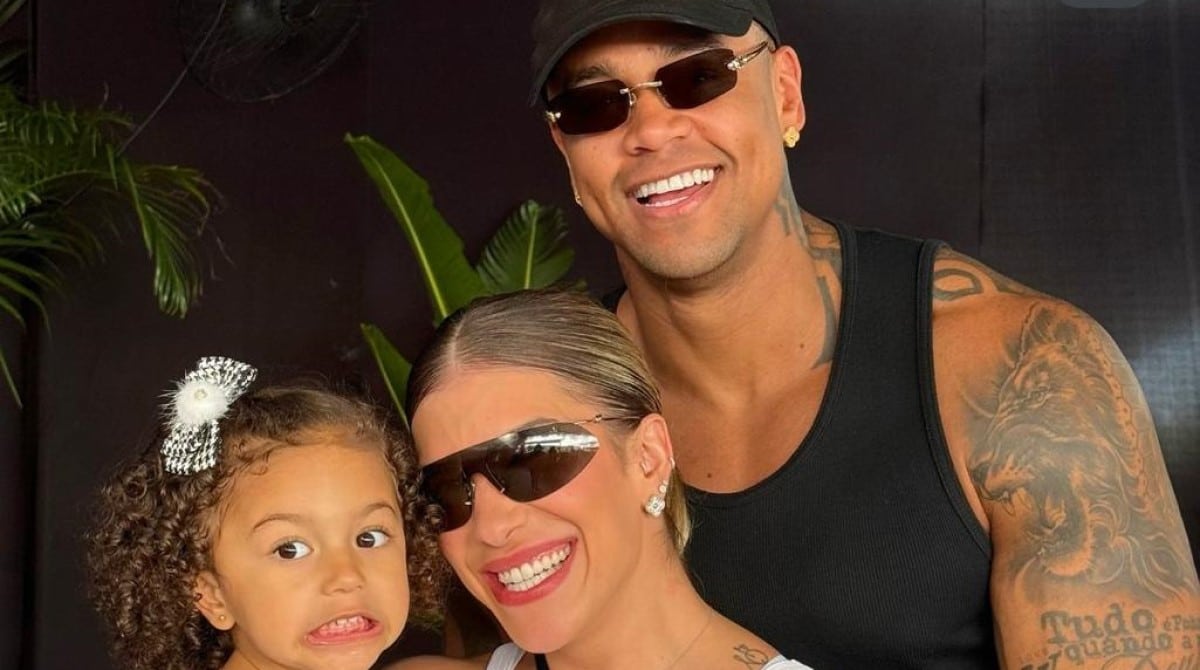 Lorena Improta mostra a filha brincando com o papai