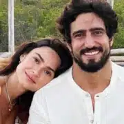 Thaila Ayala e Renato mostram os filhos na feira