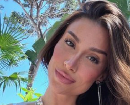 A influencer Bianca Andrade se diverte com o filho em piquenique na mansão