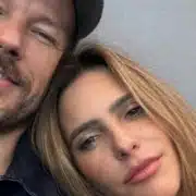 Rodrigo Hilbert se diverte ao mostrar os lanches que Fernanda Lima preparou para o passeio com a filha