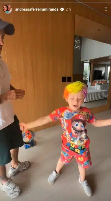 Filho de Thammy Miranda surge vai de cabelo maluco para a escola e impressiona 