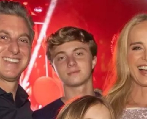 Filho de Luciano Huck e Angélica posa com a namorada nos EUA