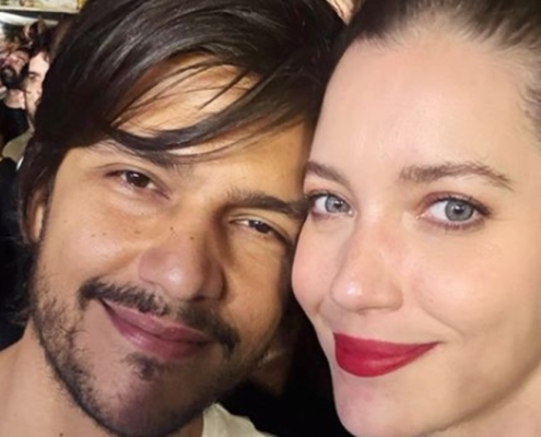 Nathalia Dill posa com sua filha e marido em viagem de férias aos EUA e impressiona