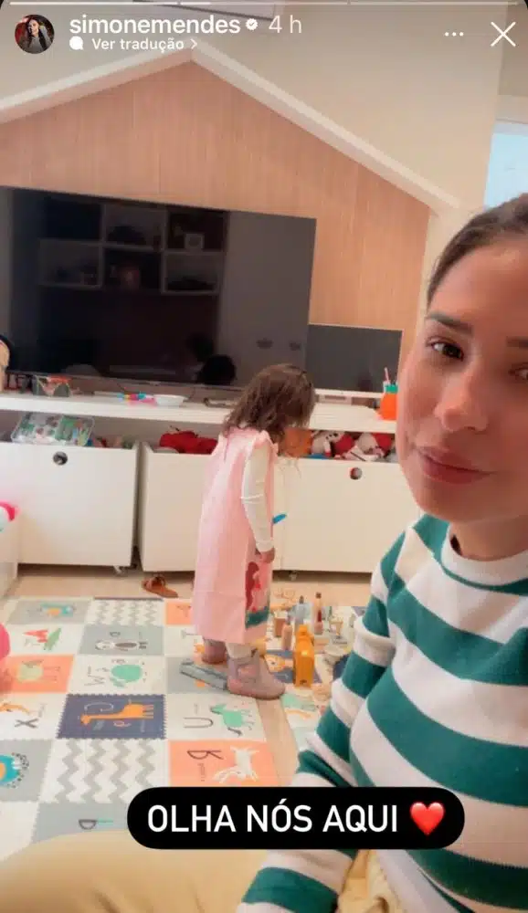 Zaya com a mamãe Simone, após ter alta