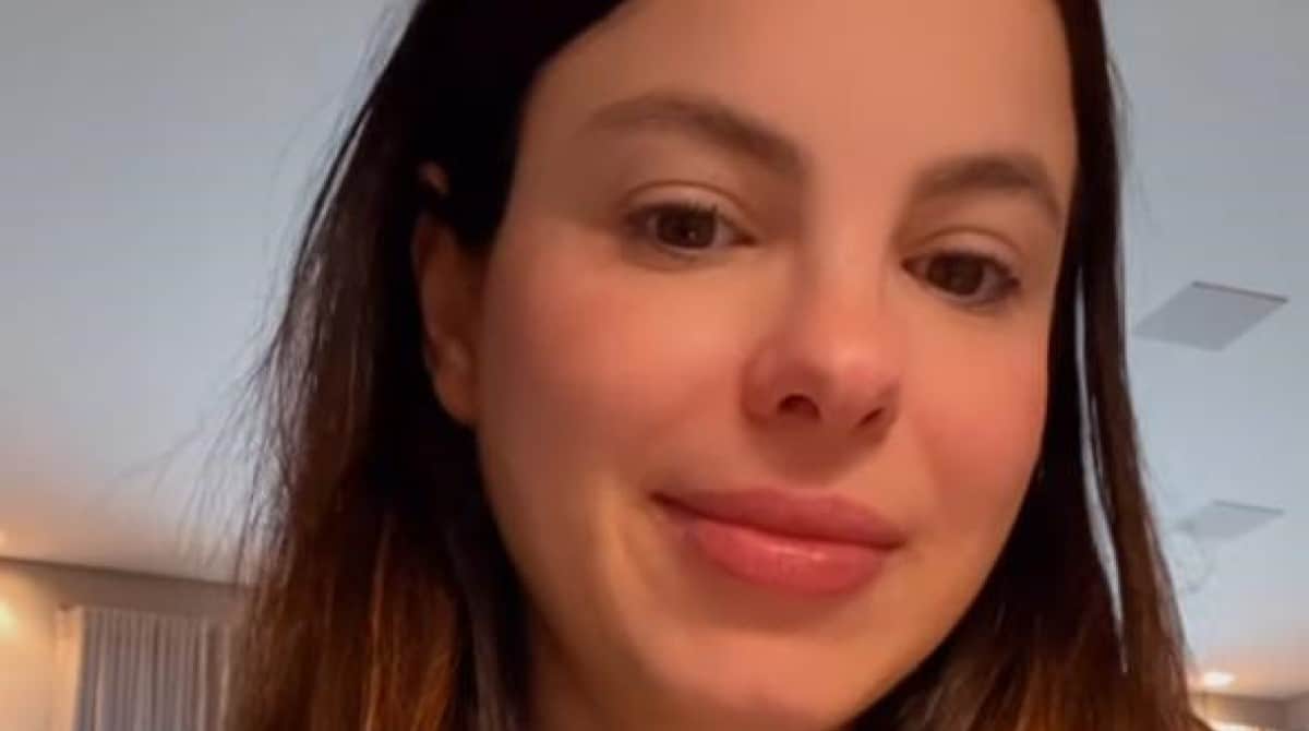 Sthefany Brito mostra o caçula usando roupa do irmão mais velho