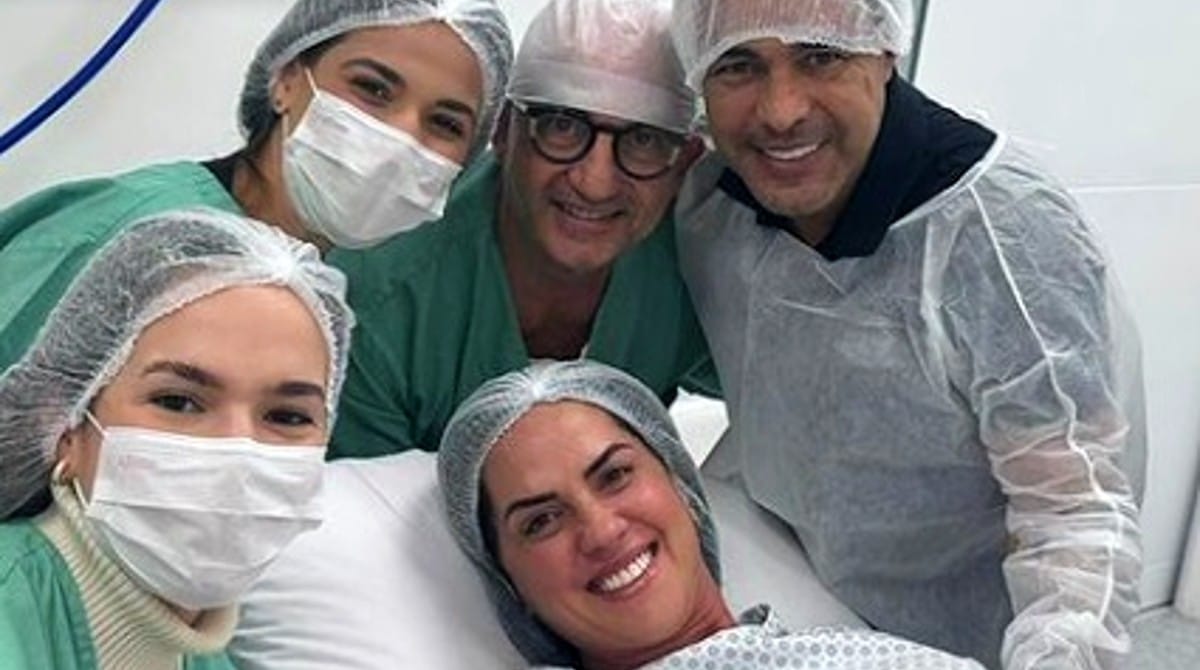Zezé Di Camargo e Graciele Lacerda estiveram na maternidade