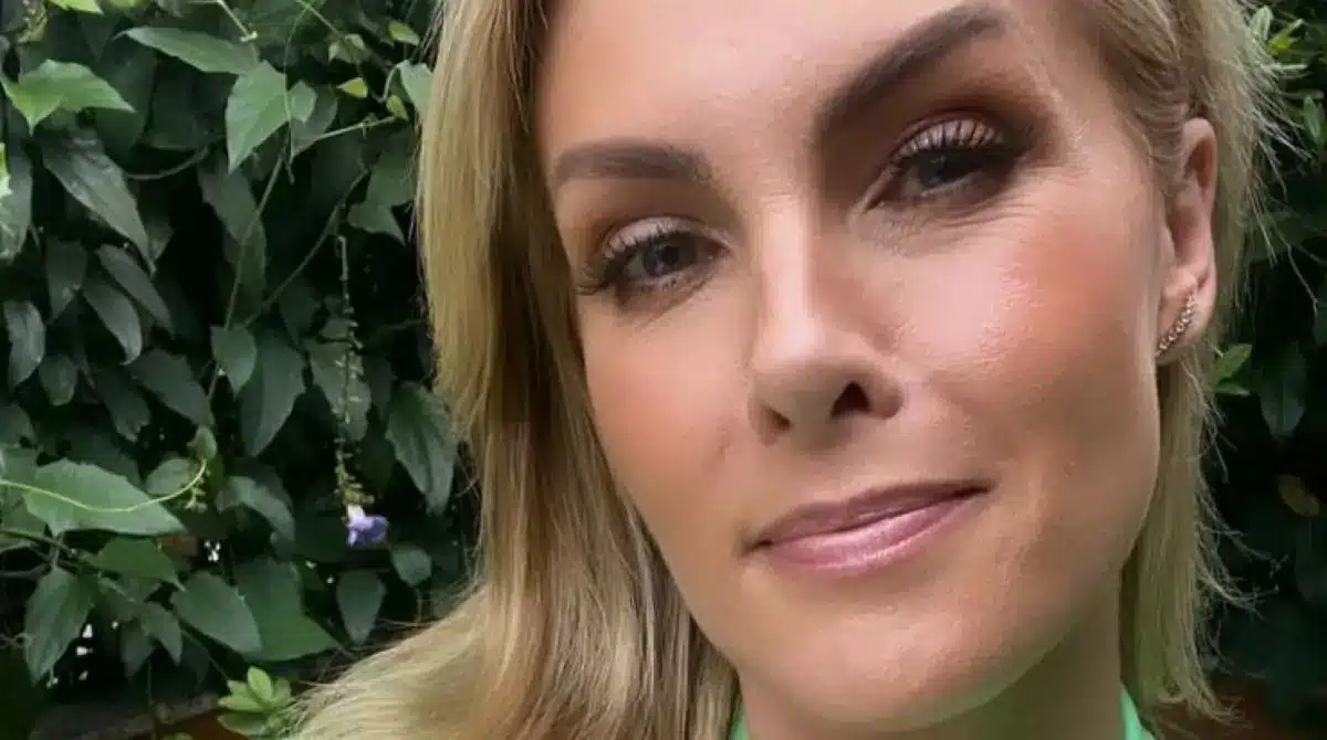 Ana Hickmann surge com o filho e desabafa
