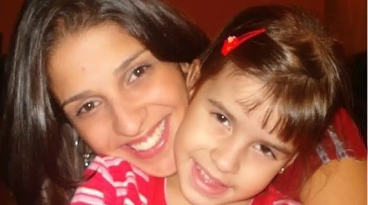 Mãe de Isabella Nardoni apareceu com os outros dois filhos e o marido e falou